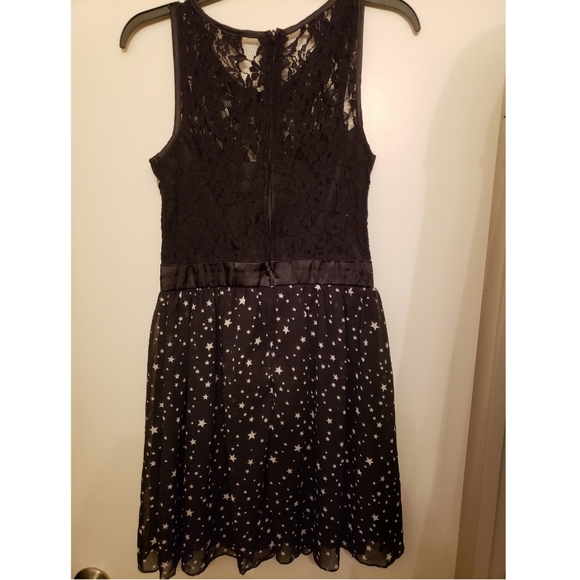 B. Smart- Junior's Dress - Picture 2 of 2